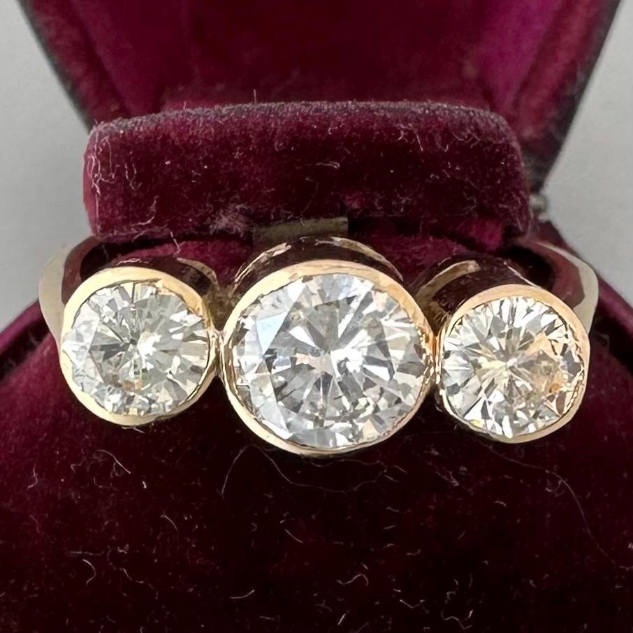Antique 2 ct Diamond Trilogy Ring, 18 ct Gold Round Brilliant Cut Size Q / 8 Diamonds Assessed by DGA Gem-A Specialist