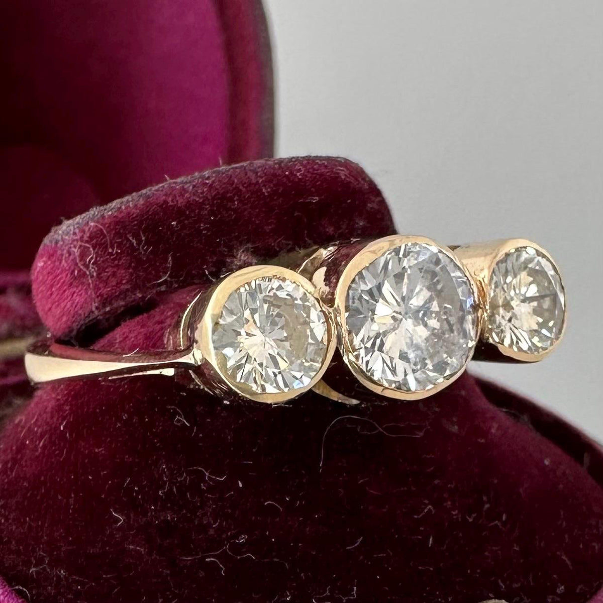 Antique 2 ct Diamond Trilogy Ring, 18 ct Gold Round Brilliant Cut Size Q / 8 Diamonds Assessed by DGA Gem-A Specialist